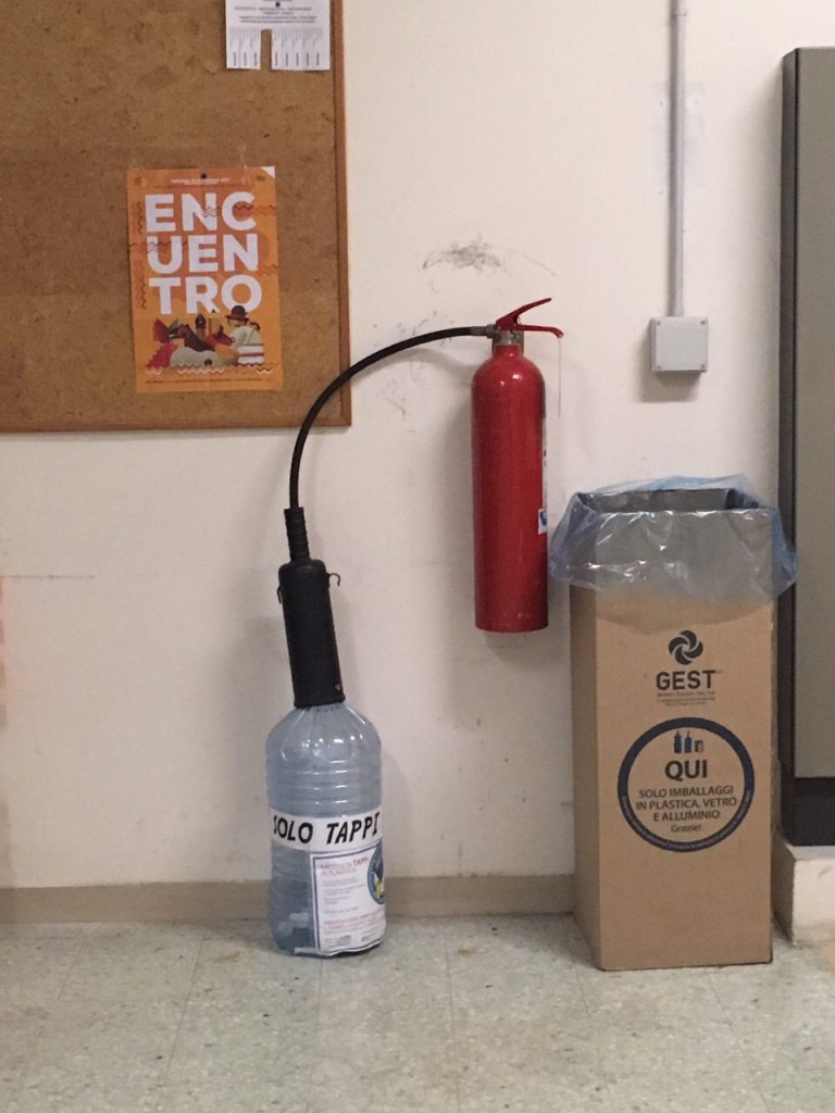 Fire extinguisher, water fire extinguisher