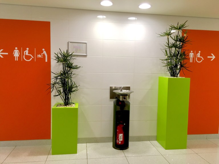Gender neutral, Extinguisher airport, extinguishers france
